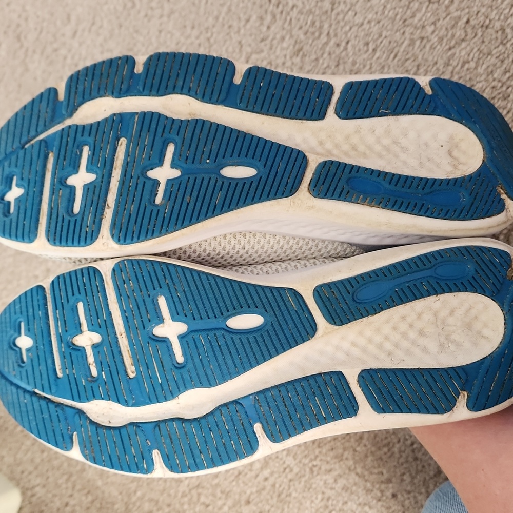 Under Armour Charged Pursuit Sneakers - Picture 11 of 12